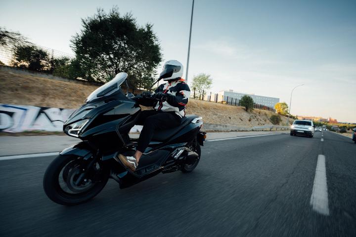 Maxiscooter Electrico Velca EON