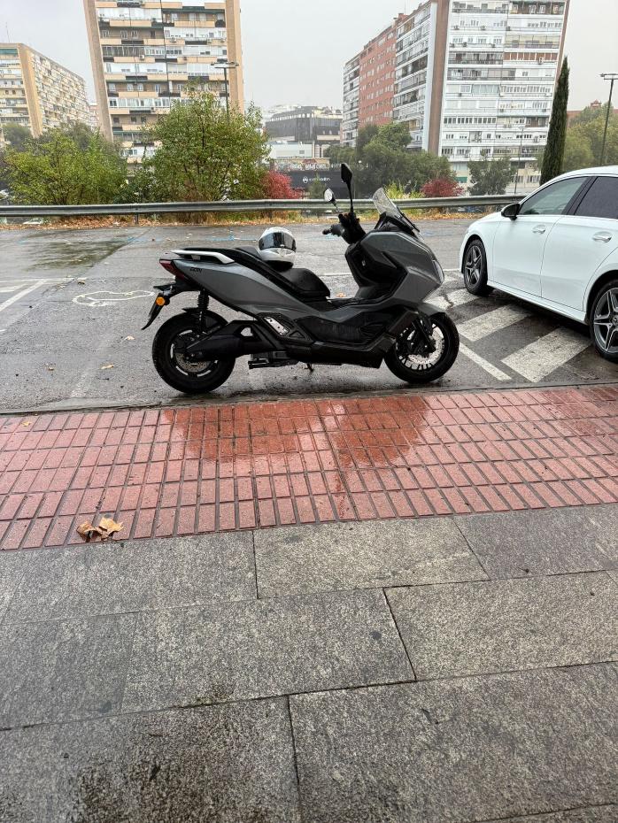 Maxiscooter electrico Velca EON autonomía 279km